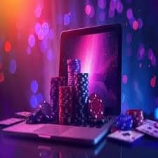 Tim yutogel bekerja di pusat operasi dengan monitor multi-layar untuk sportsbook dan kasino langsung